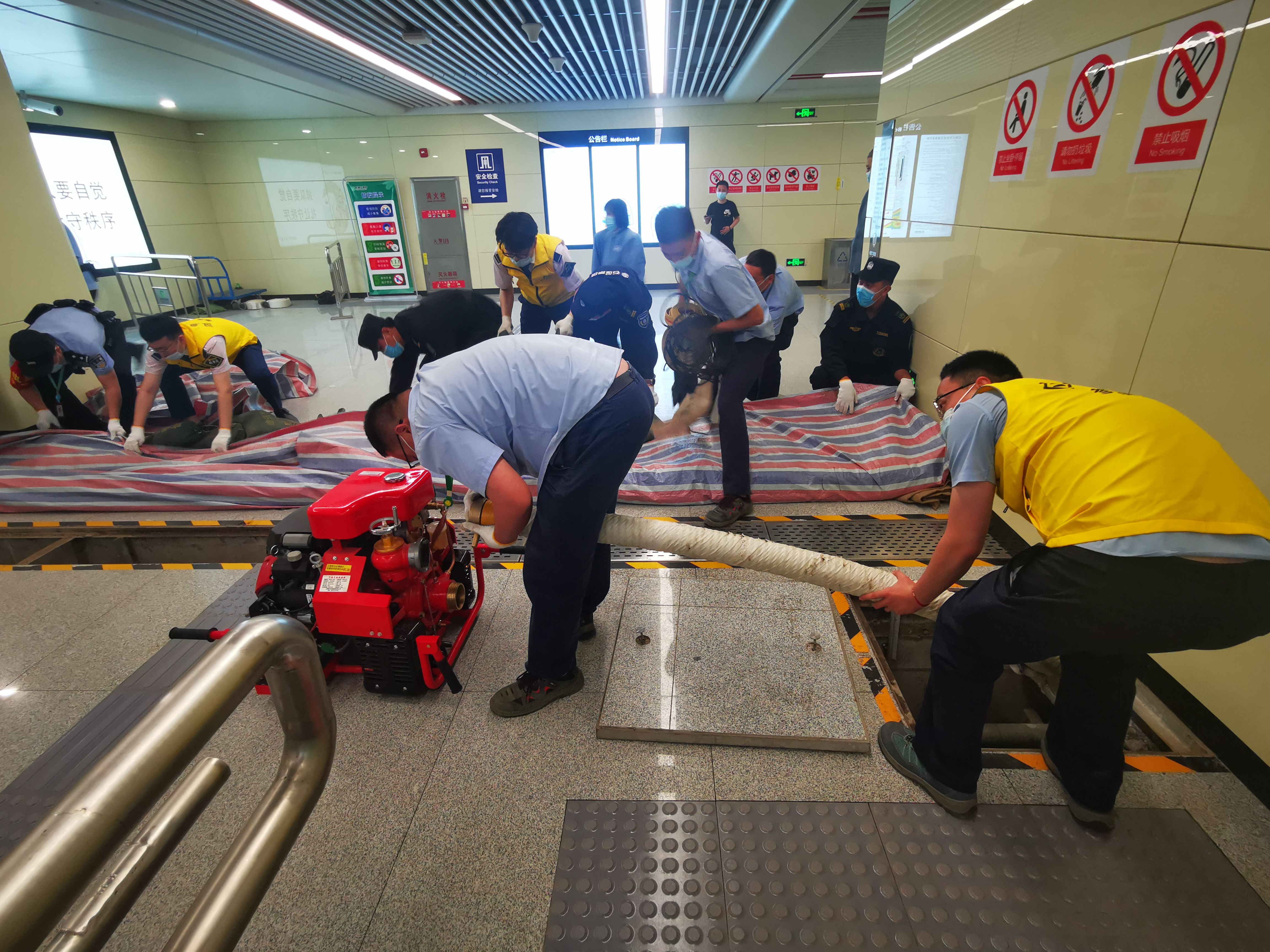 实战极端天气石家庄地铁举行防汛应急演练