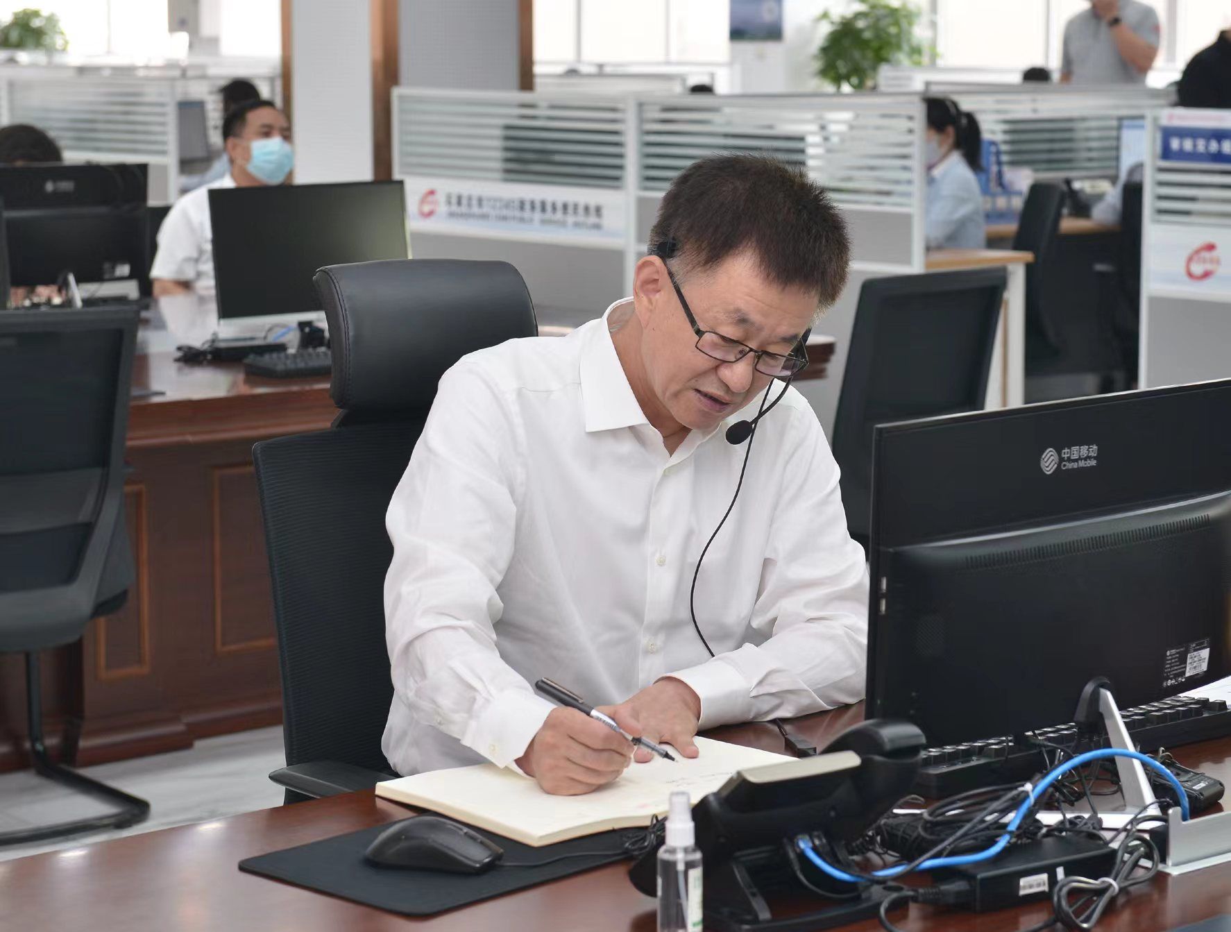 倾听民意诉求回应民生关切石家庄市长马宇骏赴12345政务服务便民热线