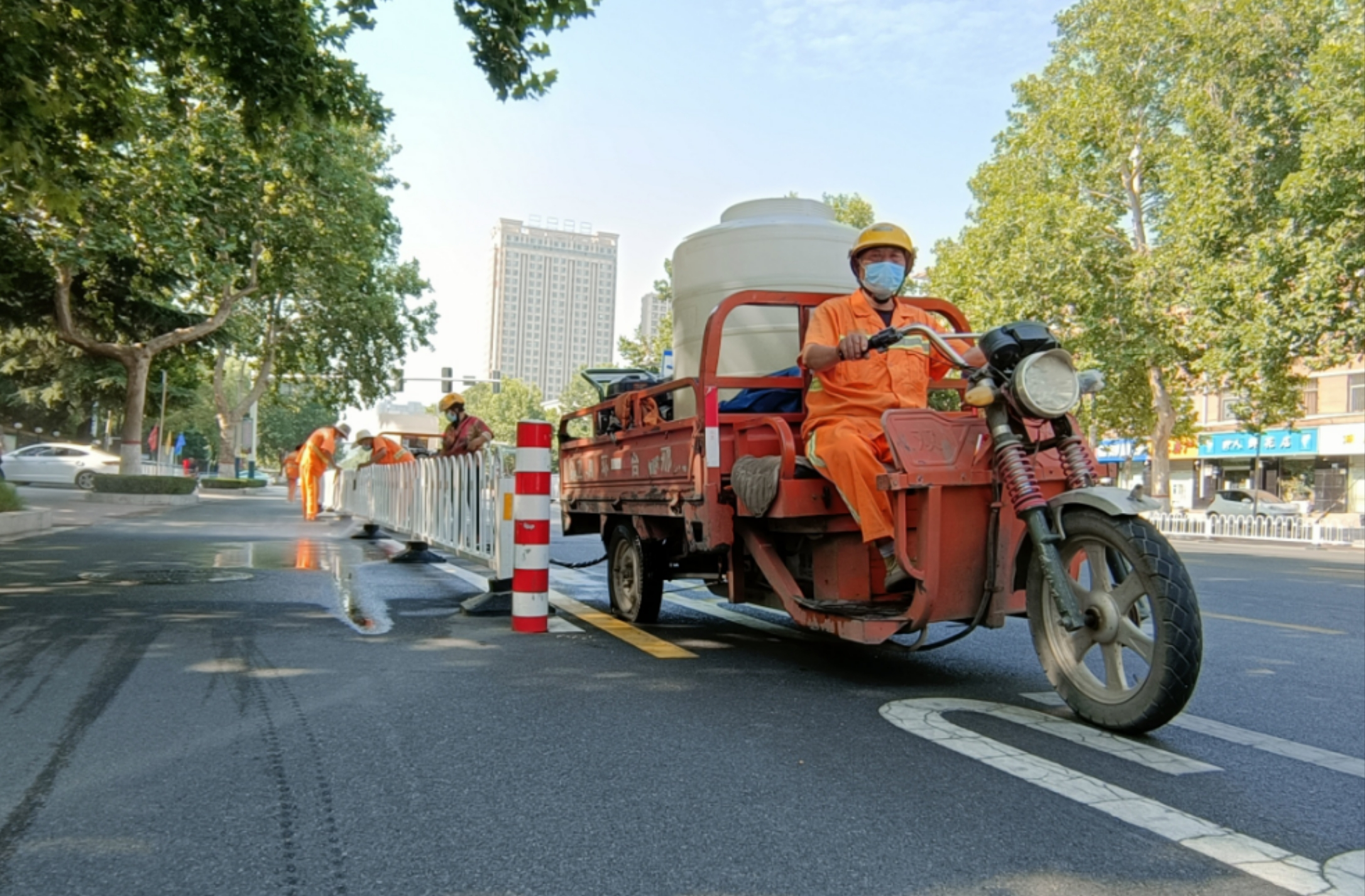 迎高温 战酷暑 | 致敬最美劳动者