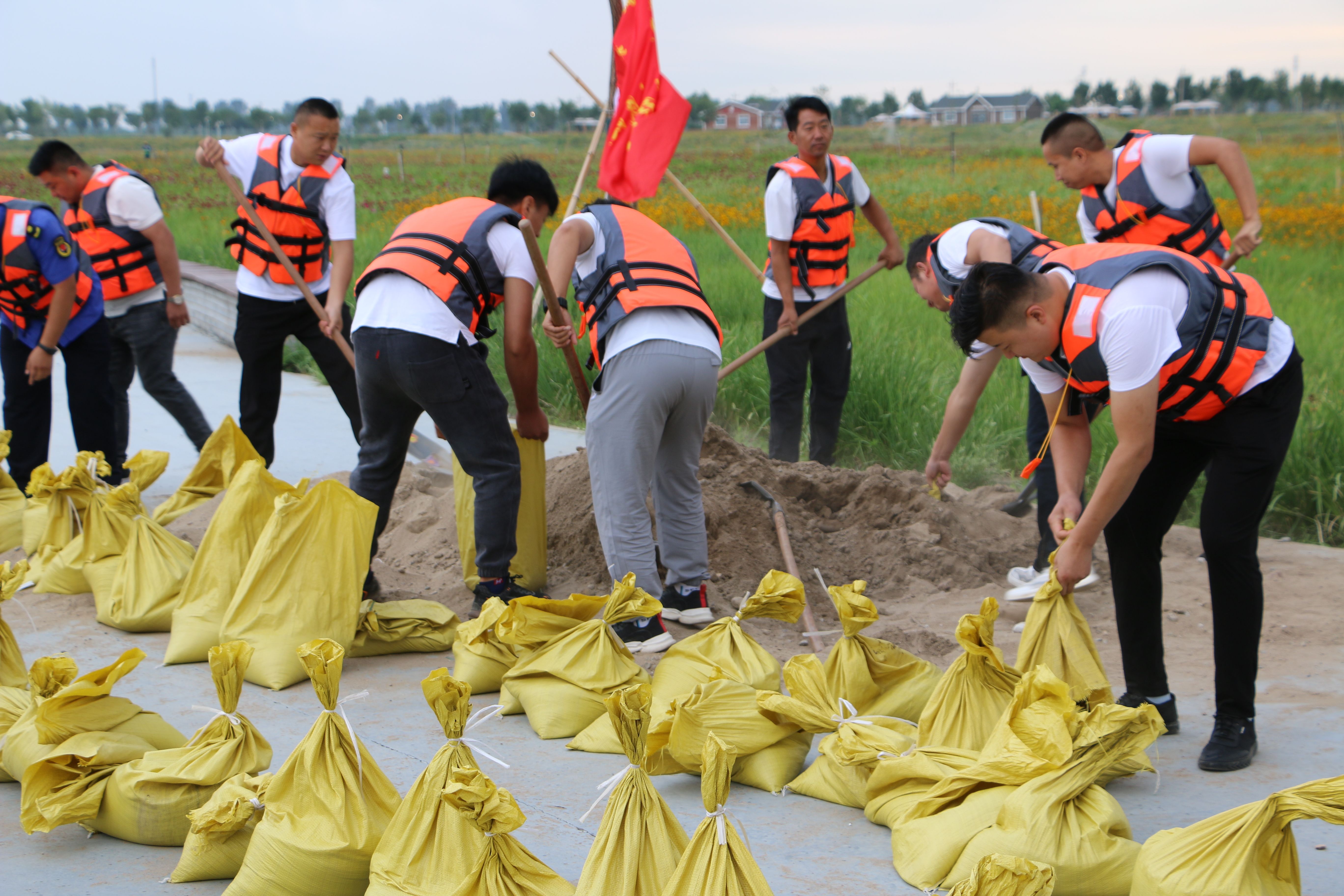 石家庄市藁城区以练为战筑牢防汛堤坝