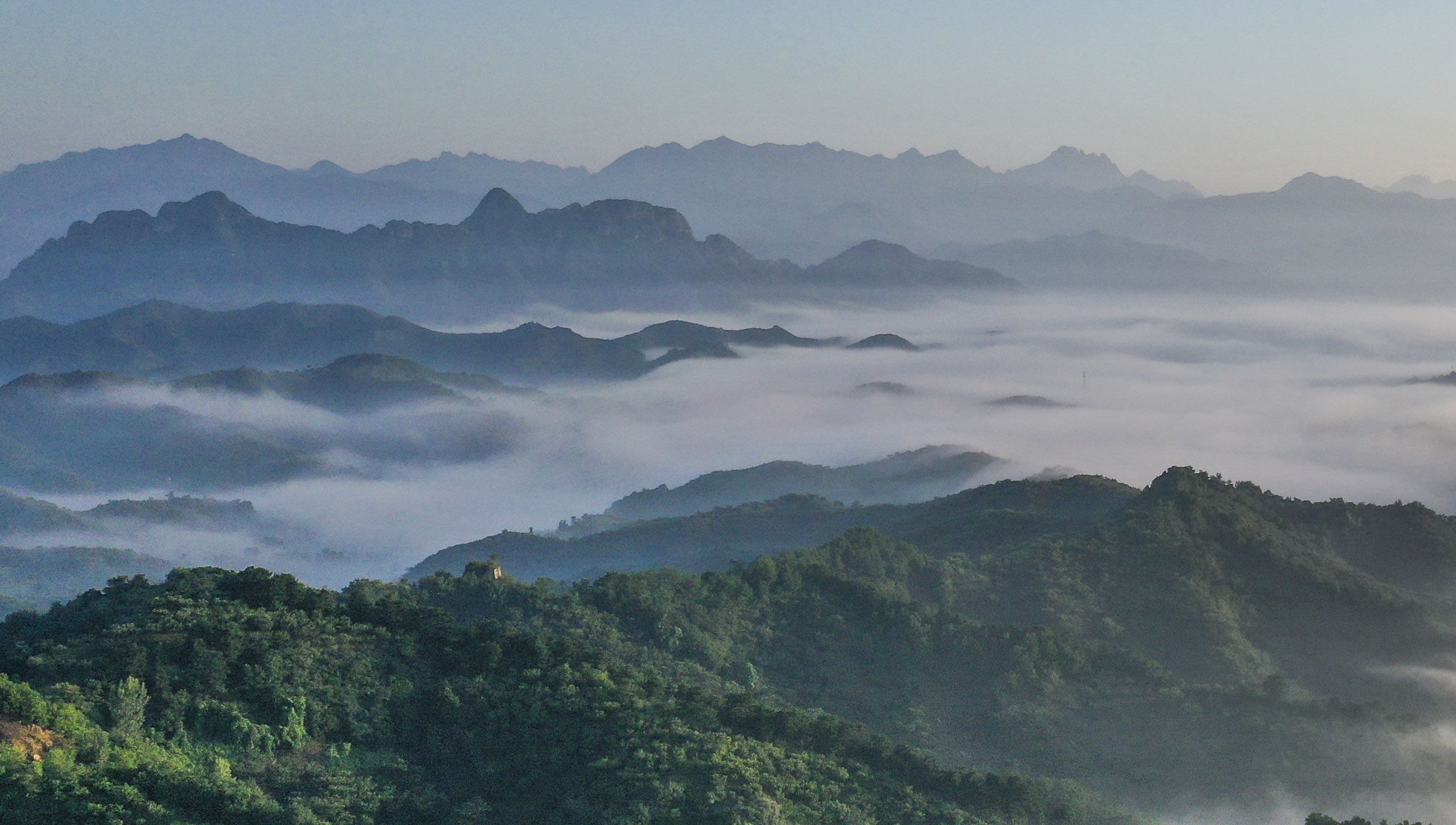 唐山遵化长城晨景美如画