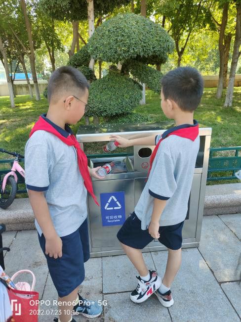 石家庄市东苑小学二五中队开展"垃圾分类我先行"主题实践活动