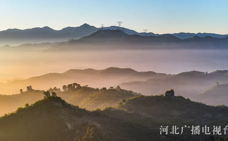 唐山遵化：秋日长城晨景如画