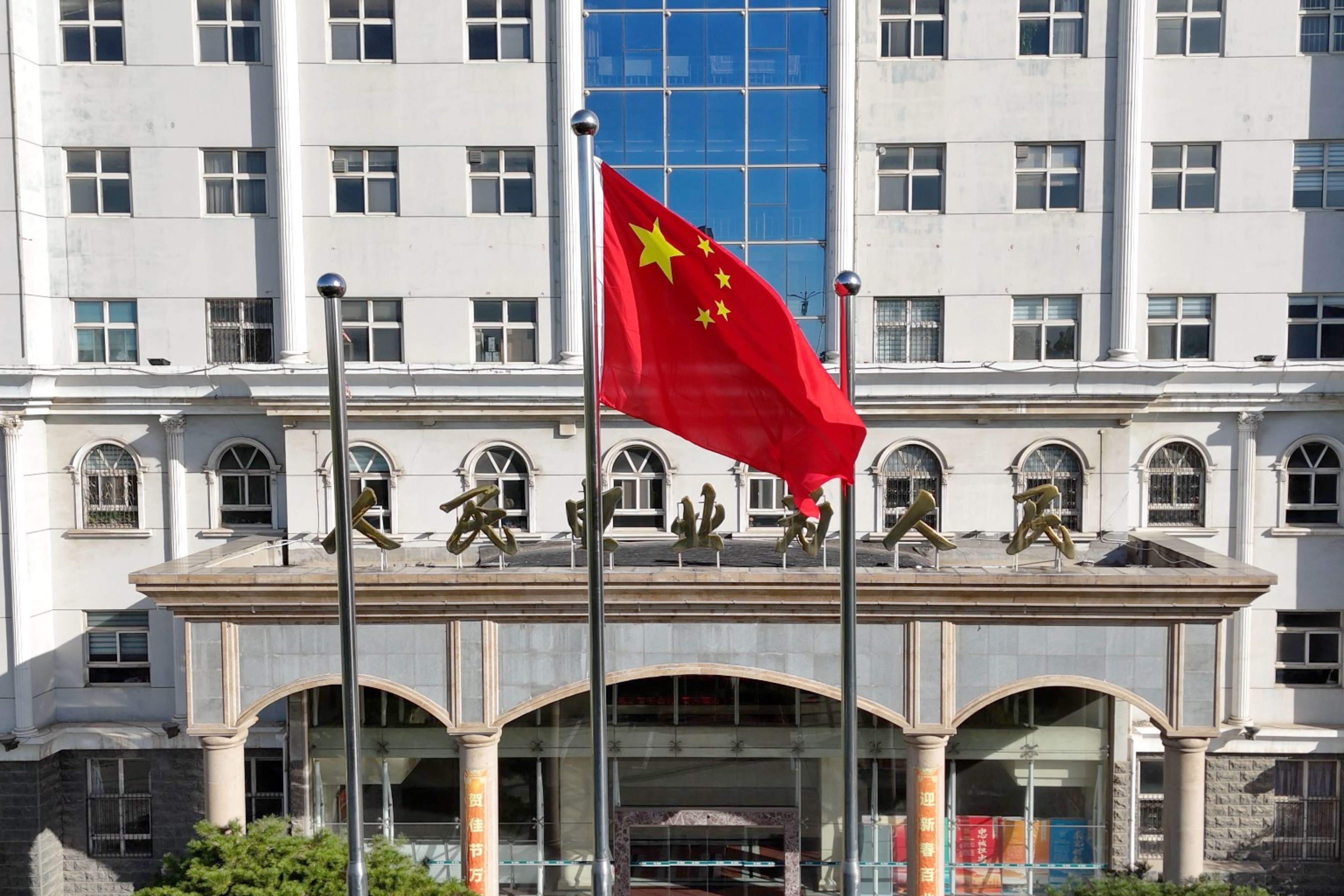 国网晋州市供电公司：举行隆重的“迎国庆、升国旗”仪式