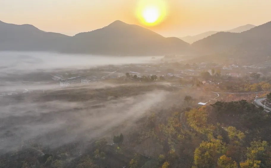 河北遵化：初冬山乡景如画