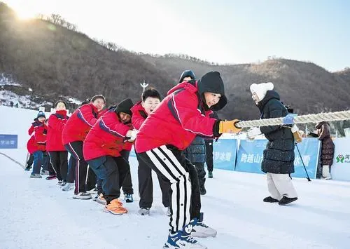 “冰雪套餐”激发年轻群体消费新活力
