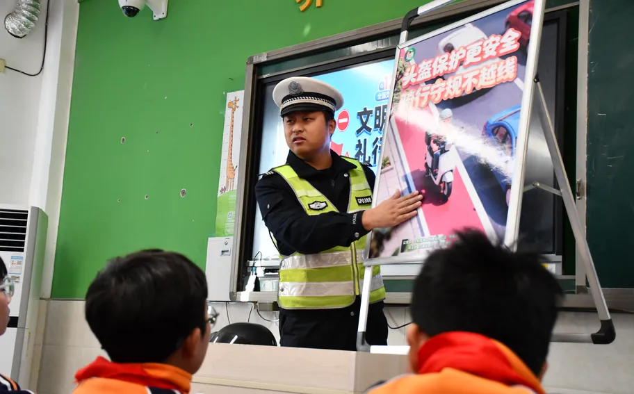 邯郸广平：交警进校园 筑牢交通安全防线
