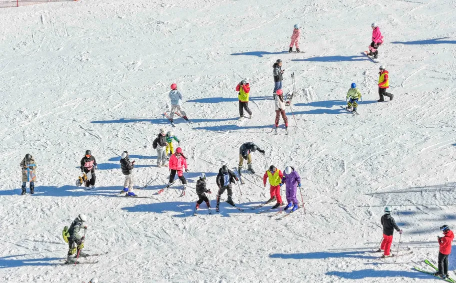 唐山玉田：亲近冰雪体验滑雪乐趣