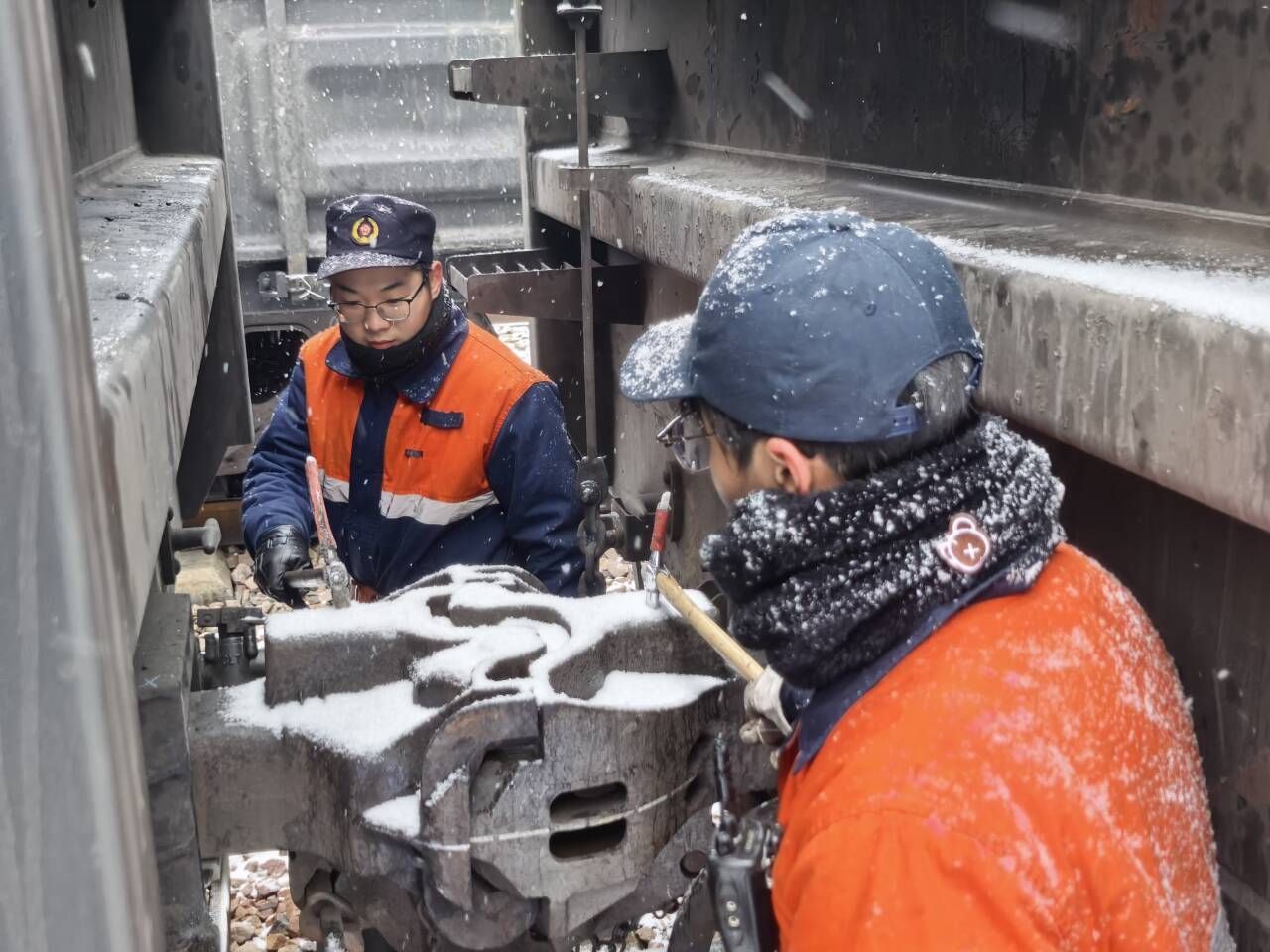 97国际游戏app-海军航空兵某团联合友邻部队强化协同反潜能力