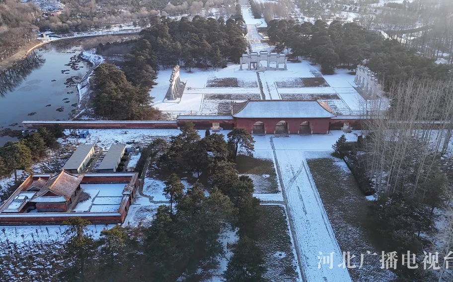 雪落清西陵 冬日古韵醉游人