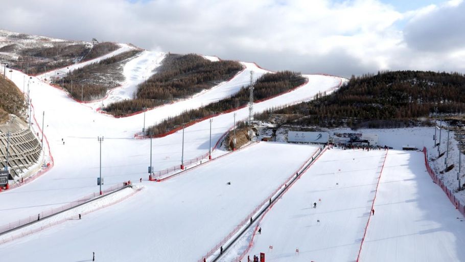 冰雪运动点燃冬日激情丨河北冰雪，热辣滚烫！