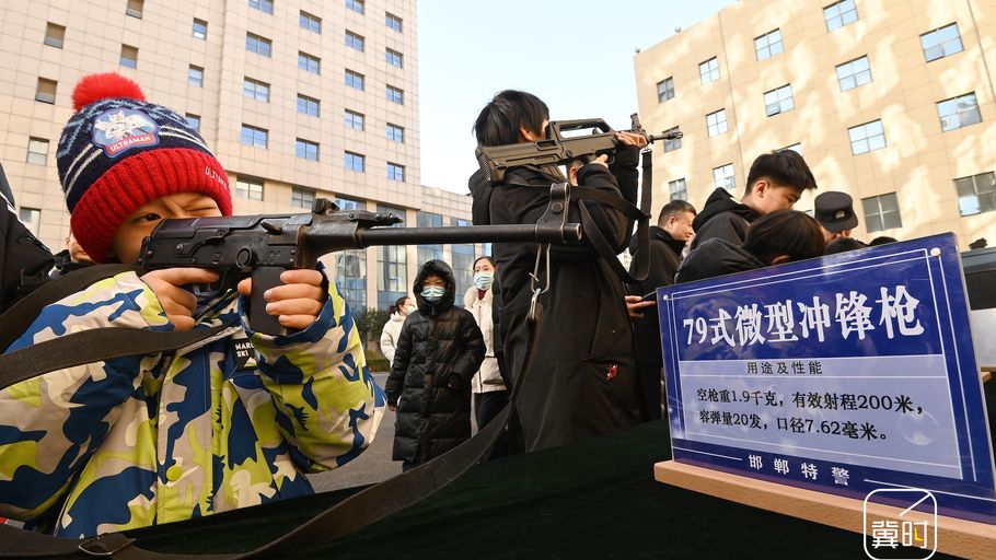 邯郸：萌娃进警营 欢庆警察节