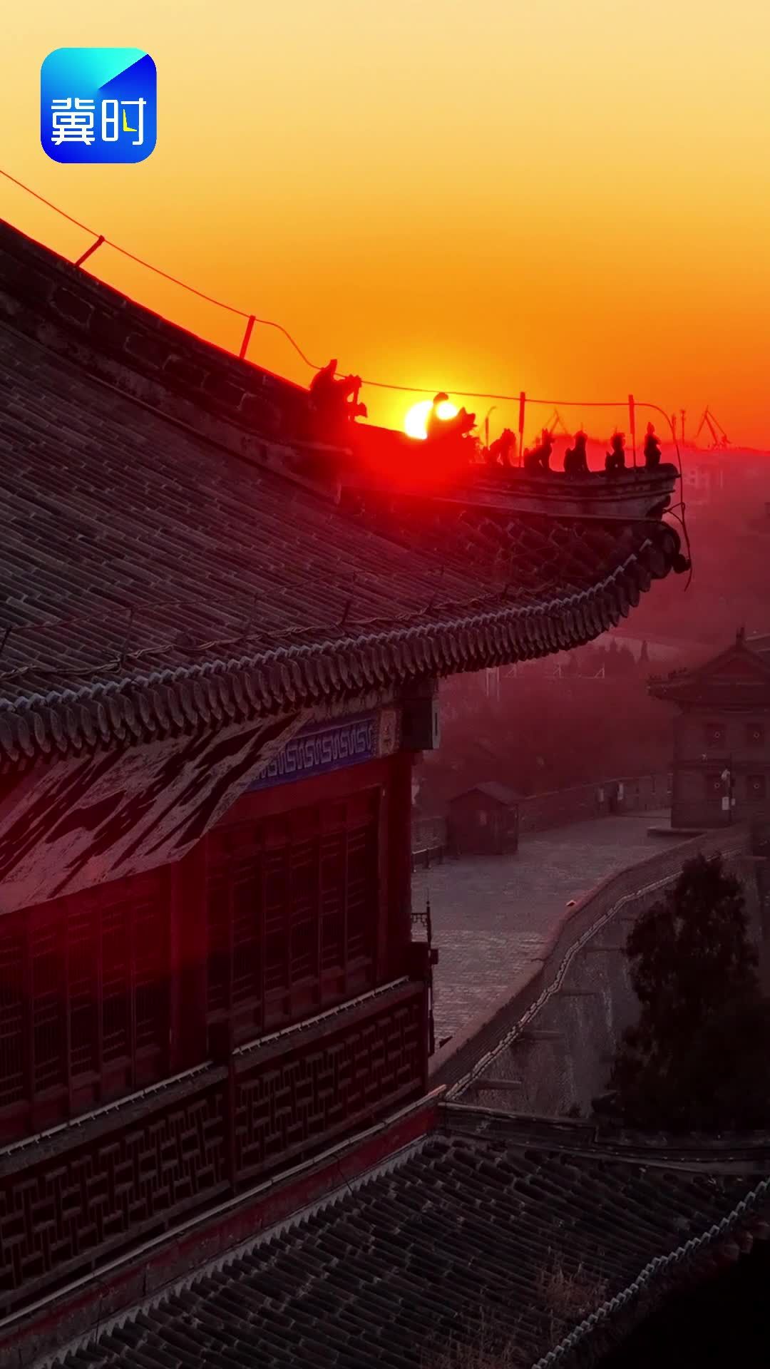 秦皇岛：山海长城迎旭日