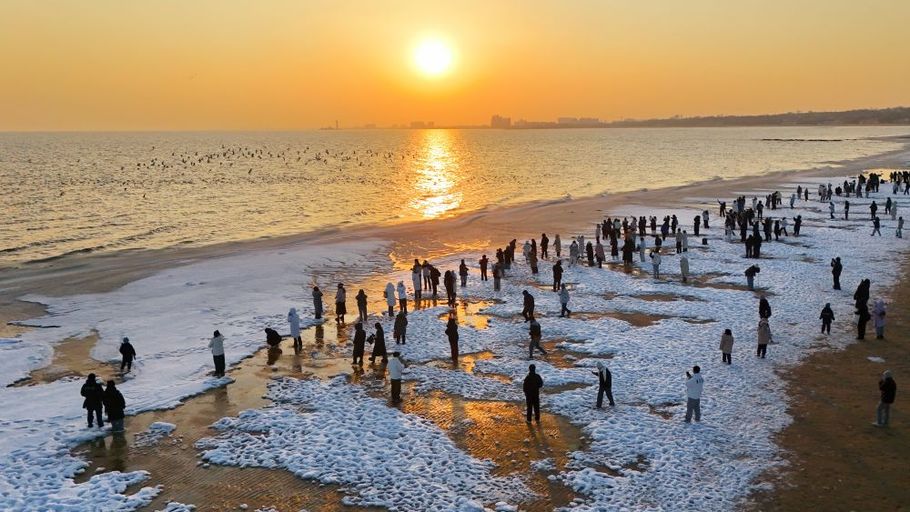 河北秦皇岛：海冰引客来