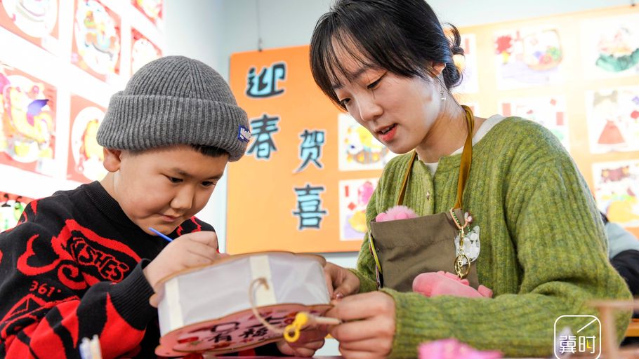 唐山遵化：学非遗灯笼创作迎新春