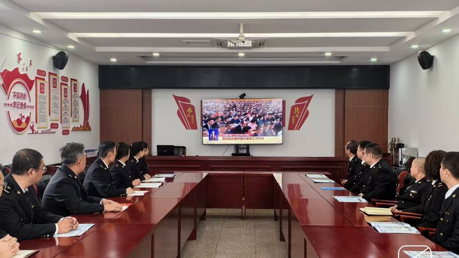 河北广大党员干部群众认真收听收看十四届全国人大四次会议开幕会直播