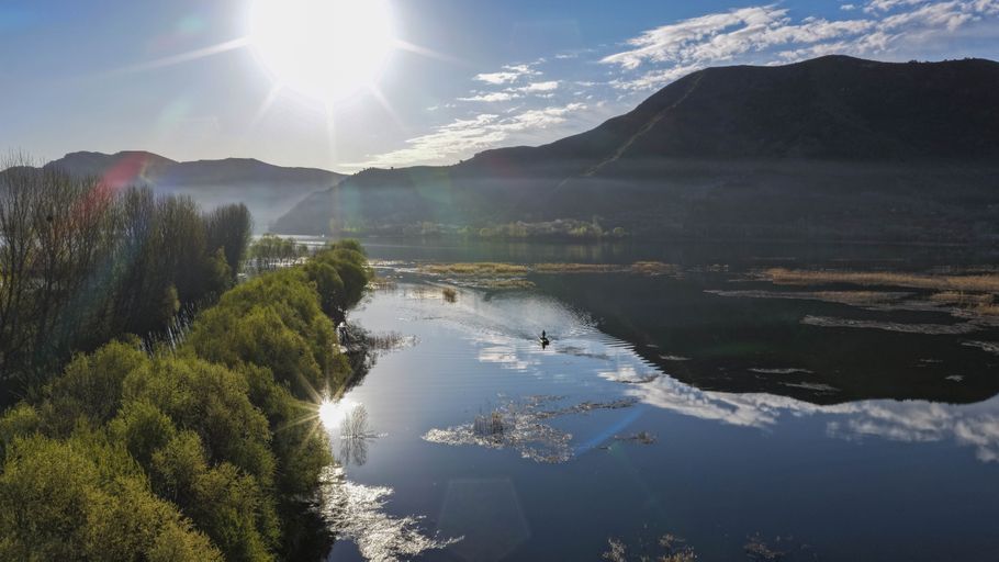 唐山遵化：春光船影景如画