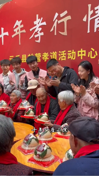 【梨园风】十年小院免费食堂 老人把这里当成家