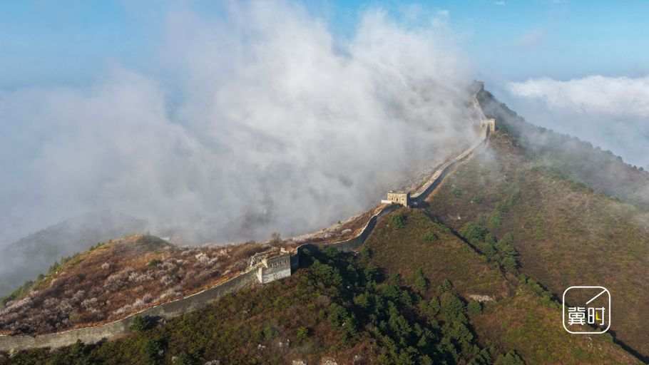 唐山迁安：雨后长城美如画