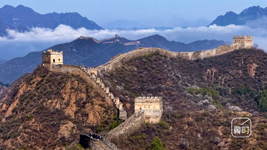 春雨润雄关 云海绘画卷——今日金山岭长城云海景观