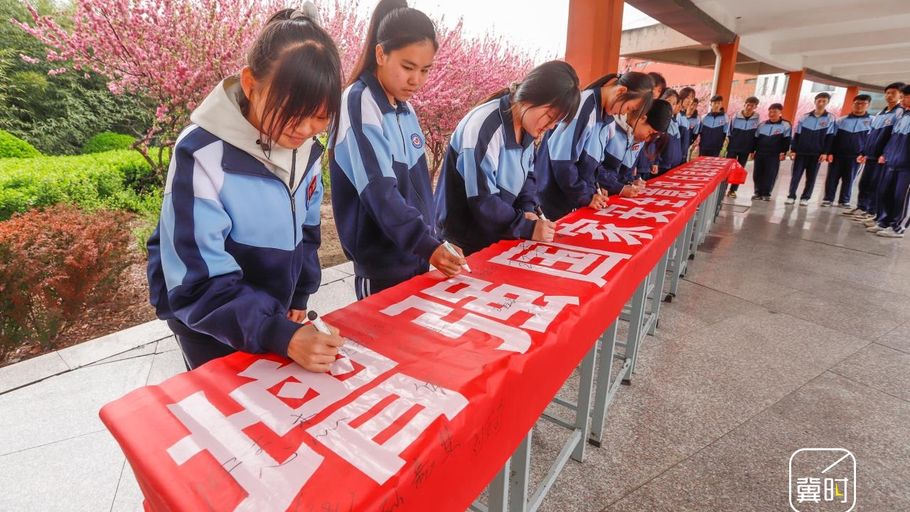 全省各地多种形式迎接“全民国家安全教育日”