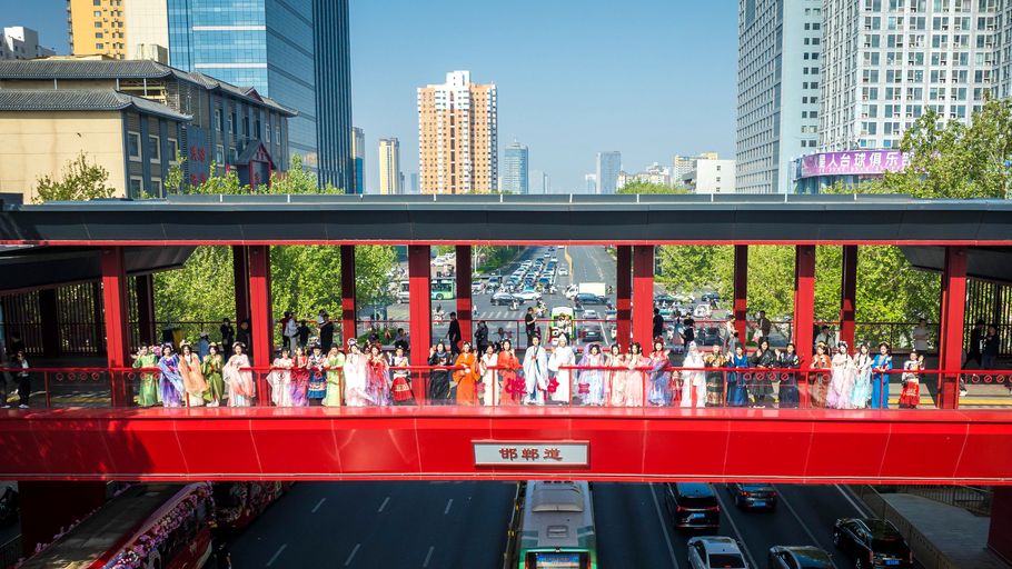 邯郸：国风花车巡游来袭  NPC互动超热闹