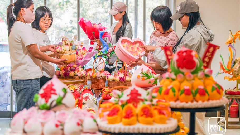 唐山遵化：祝福礼品感恩母爱