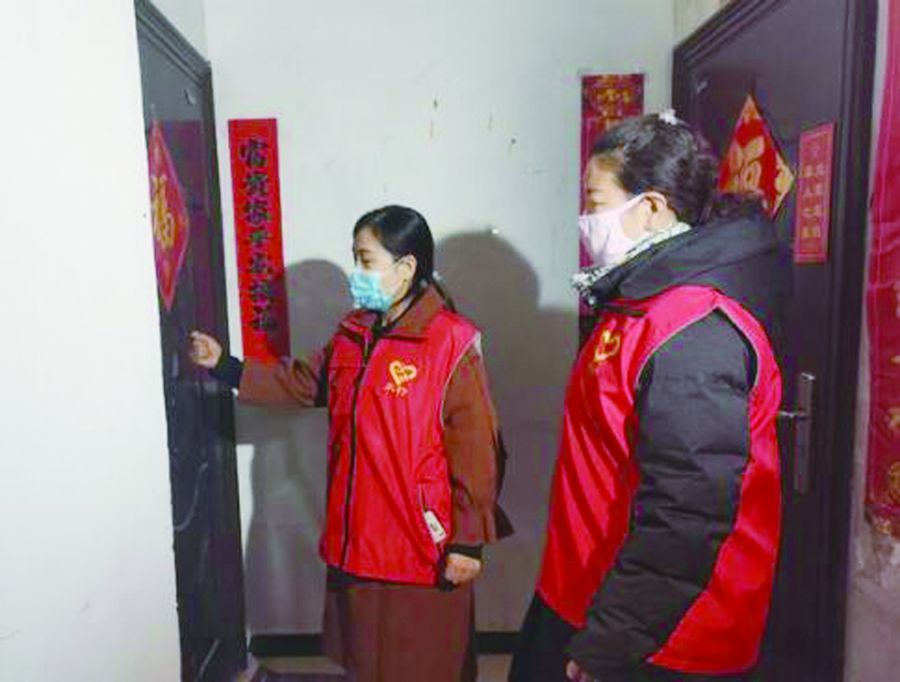 社区 &ldquo;敲门嫂&rdquo;敲出浓浓邻里互助情
