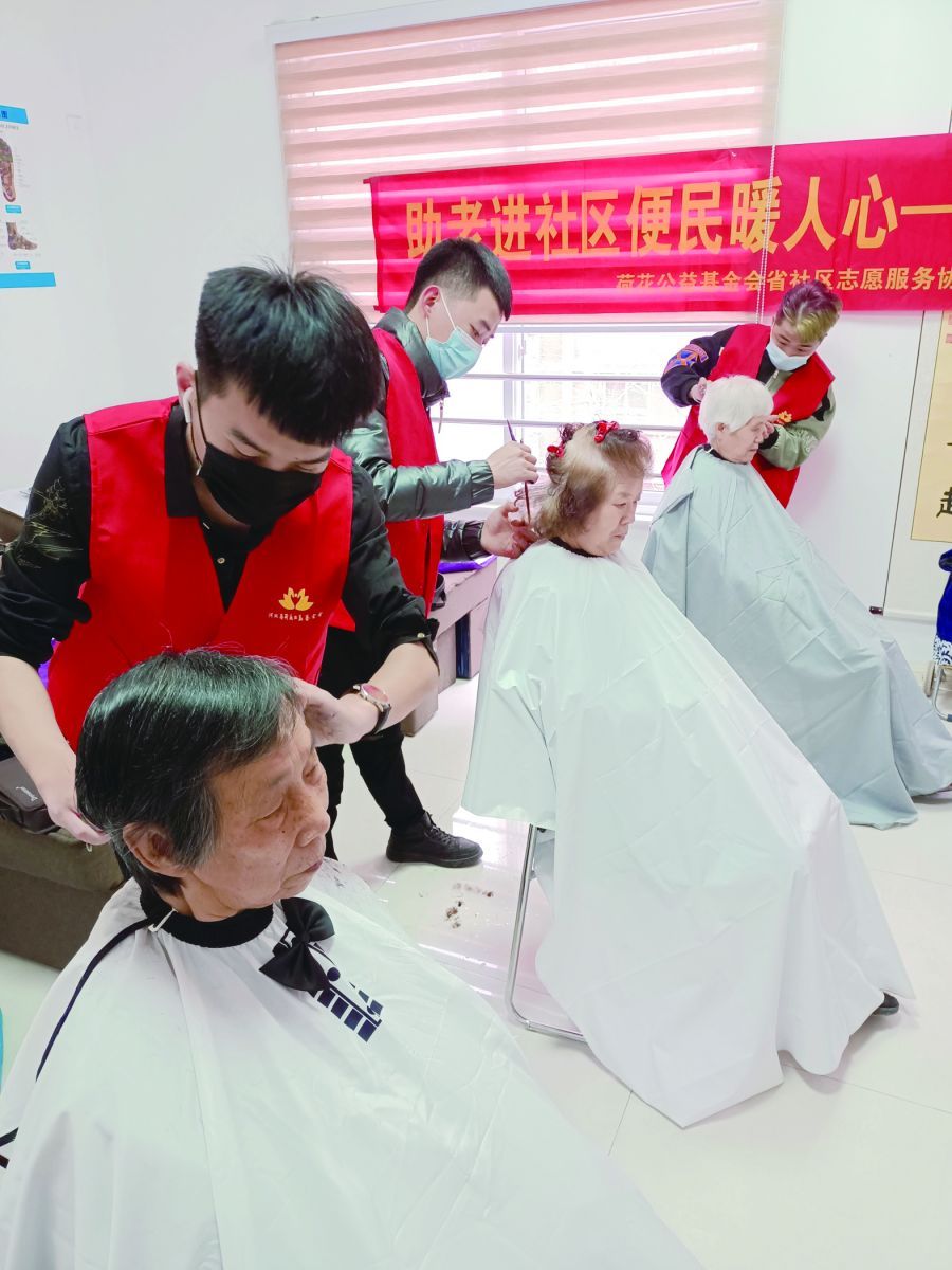 社区 天骄社区开展义剪活动