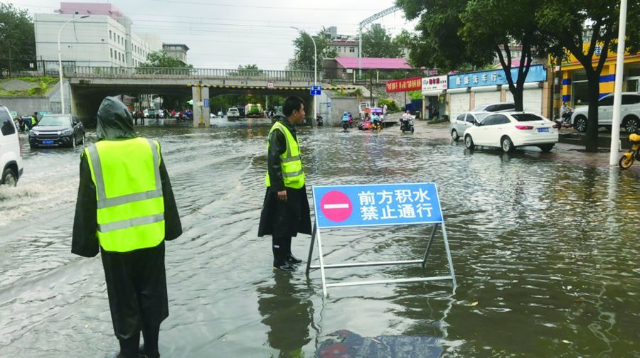 社区 石岗街道&mdash;&mdash;暴雨中的坚守