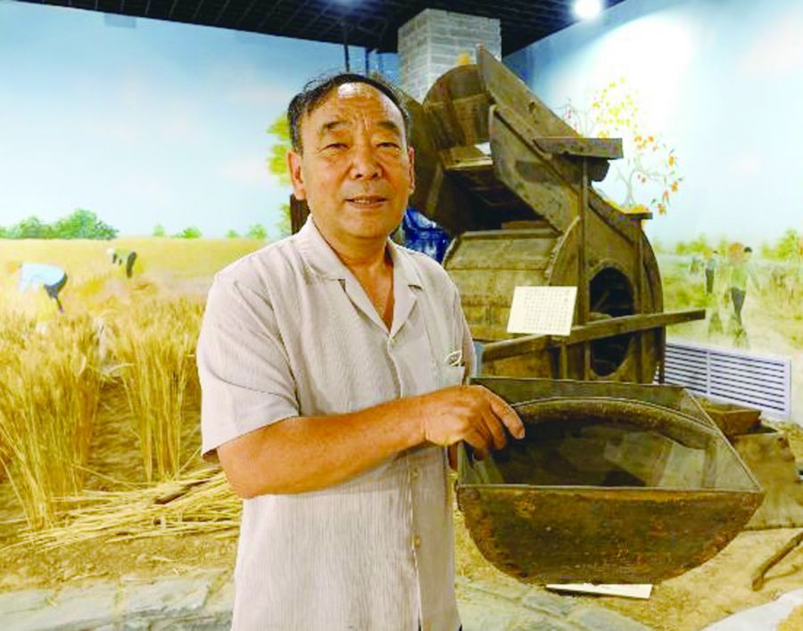 社区 &ldquo;老好人&rdquo;叫何信芳