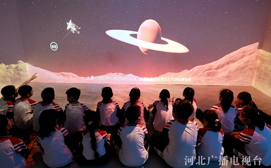 邯郸：学习航天知识 激发航天热情