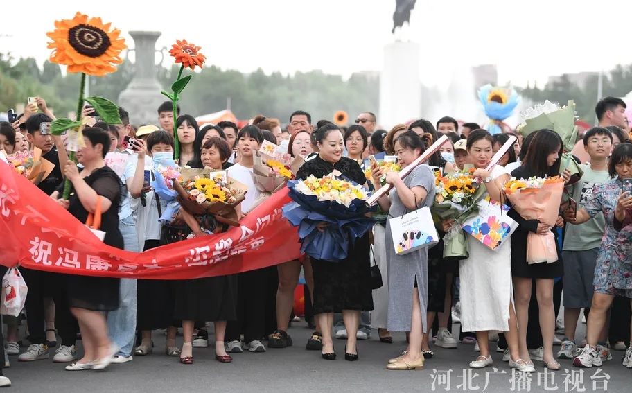 青春答卷已落笔 未来篇章正启航