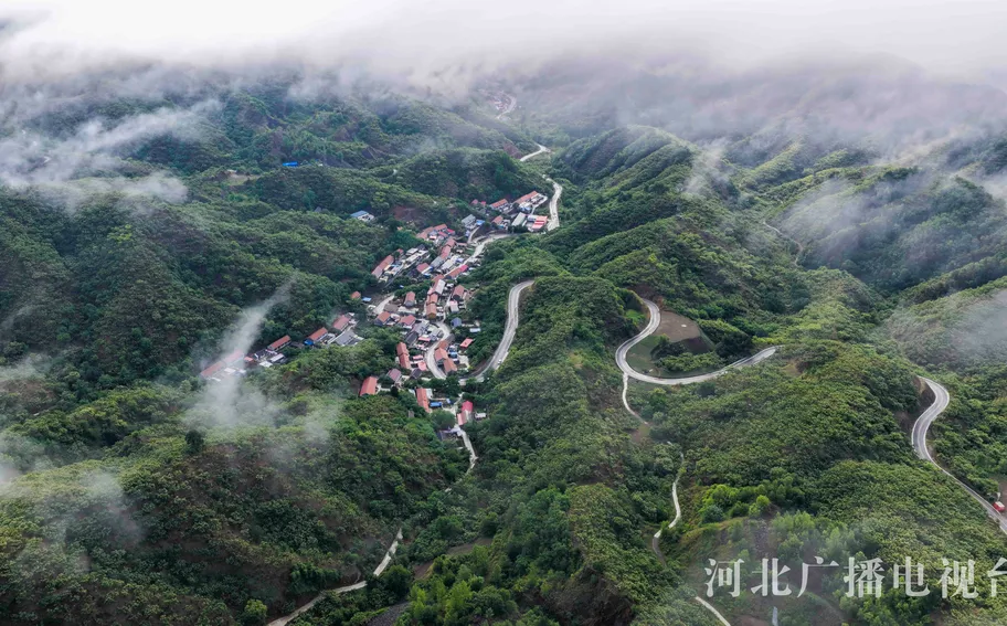 唐山遵化：云涌燕山美如画