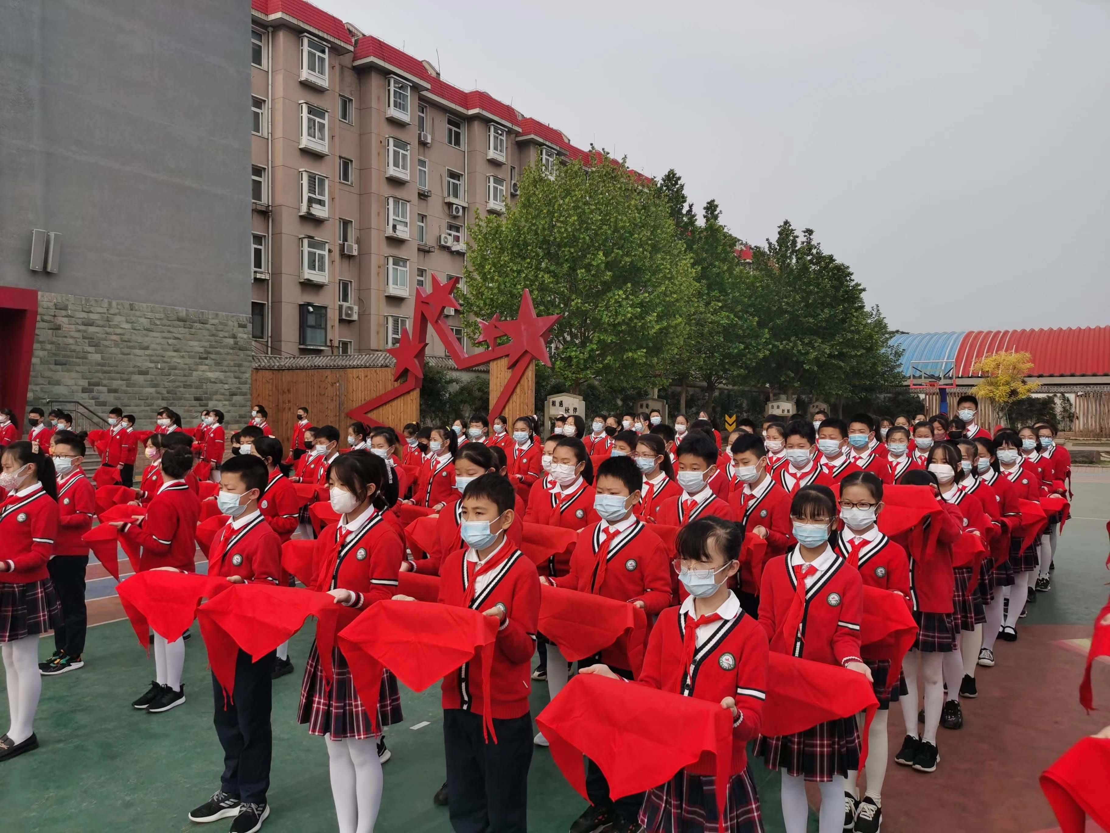 今天又一批红星娃光荣入队啦
