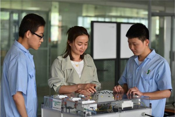 互利共赢破解校企合作“落地难”痼疾 ——解析施耐德电气职教产教融合成功之路