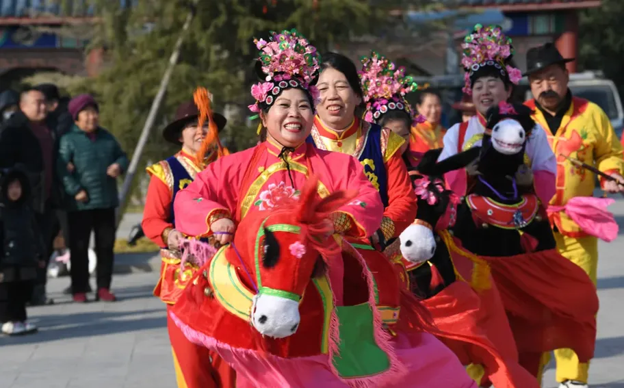 【网络中国节·元宵】河北广平：锣鼓喧天闹元宵 民俗表演展风采