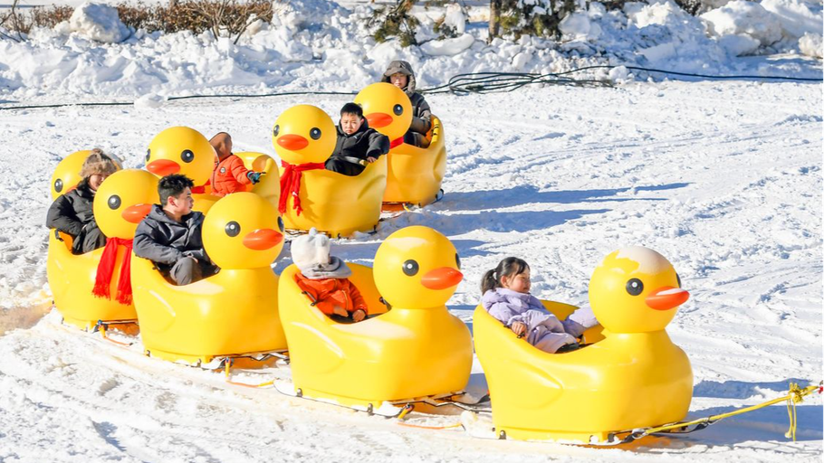 唐山迁西：亲近冰雪乐享周末