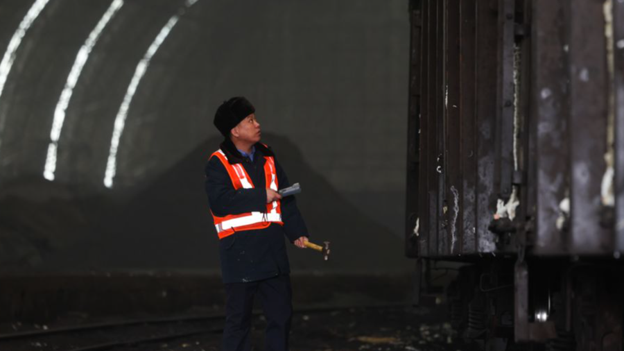 石家庄井陉：坚守岗位过春节