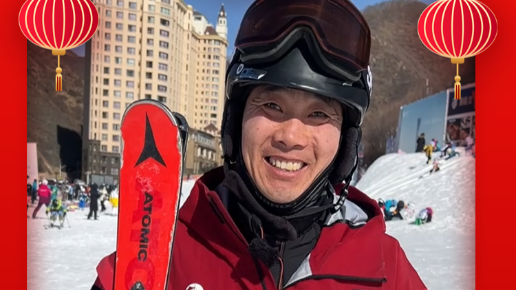 新春走基层丨从“猫冬”到“忙冬”！20年老教练见证一城“热雪”沸腾 #2026新春走基层