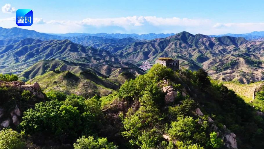 唐山遵化：云影霞光映长城