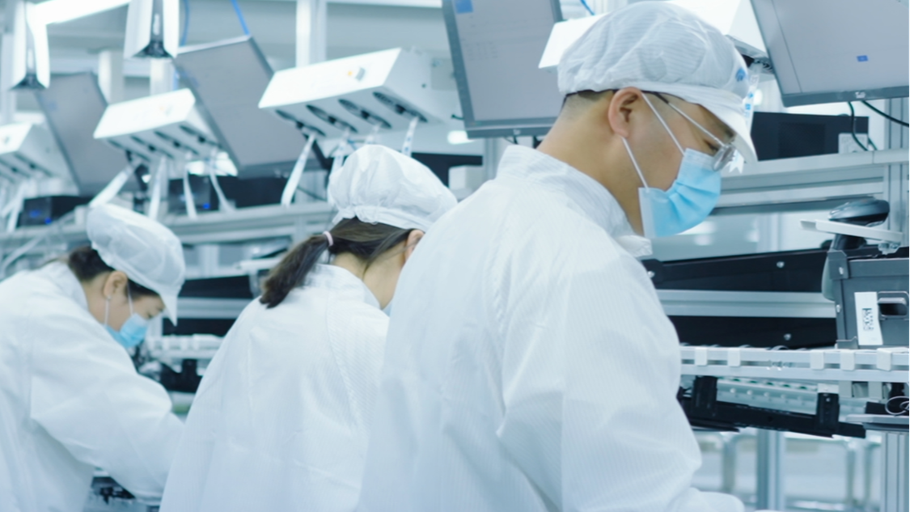 看见雄安丨给世界第二种选择！雄安百信的人类员工和机器人“同事” 正在干一件事关国家安全的大事！