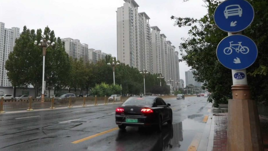 漫说 丨 雨天路滑 这份交通安全出行提示请查收！